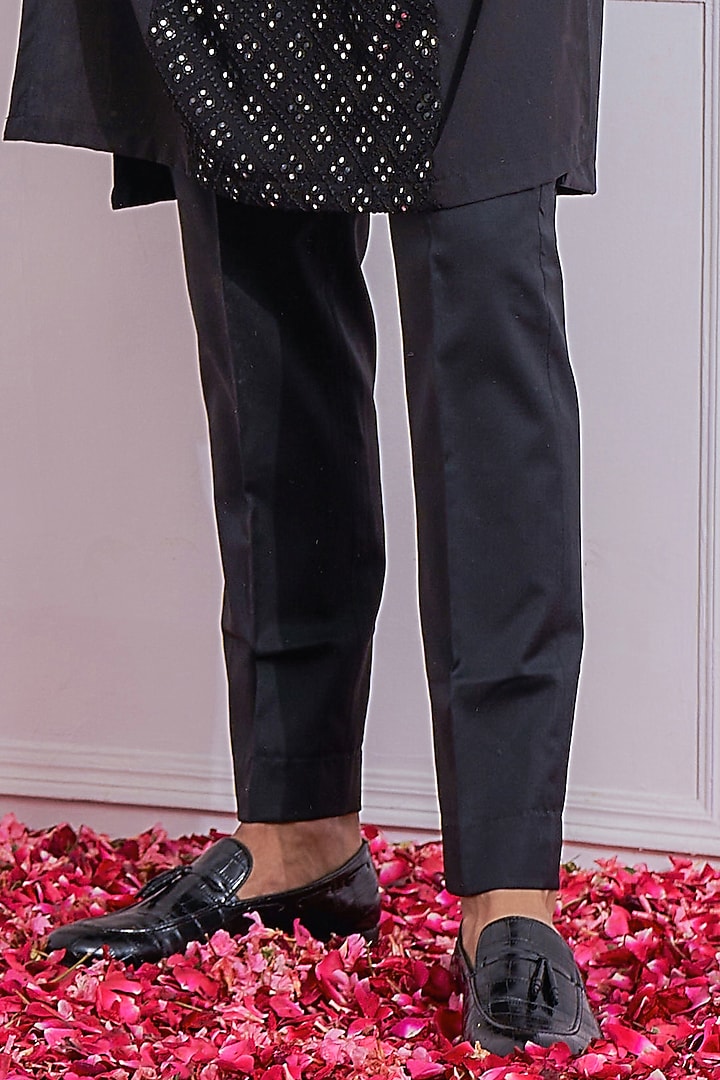 Black Embroidered Kurta Set by Ankit V Kapoor at Pernia's Pop Up Shop