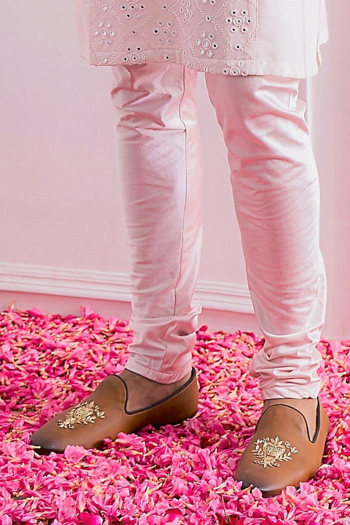 Powder Pink Embroidered Kurta Set by Ankit V Kapoor at Pernia's Pop Up Shop