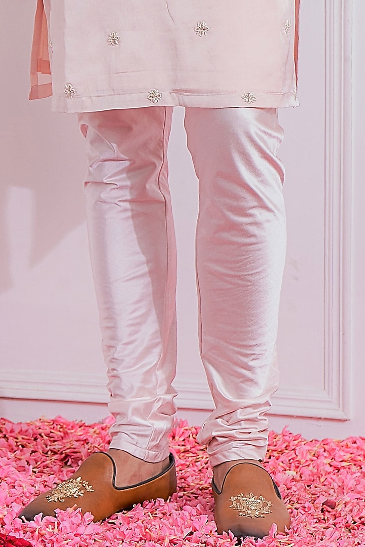 Powder Pink Hand Embroidered Kurta Set by Ankit V Kapoor at Pernia's Pop Up Shop