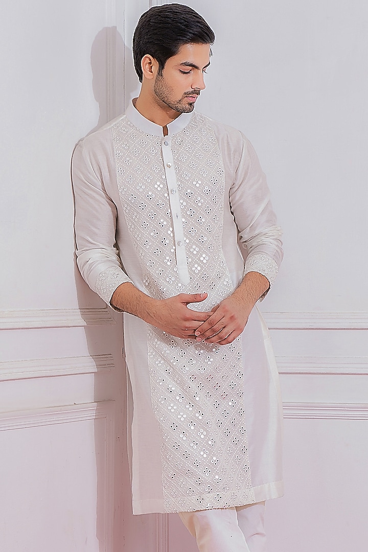 Off-White Embroidered Kurta Set by Ankit V Kapoor at Pernia's Pop Up Shop