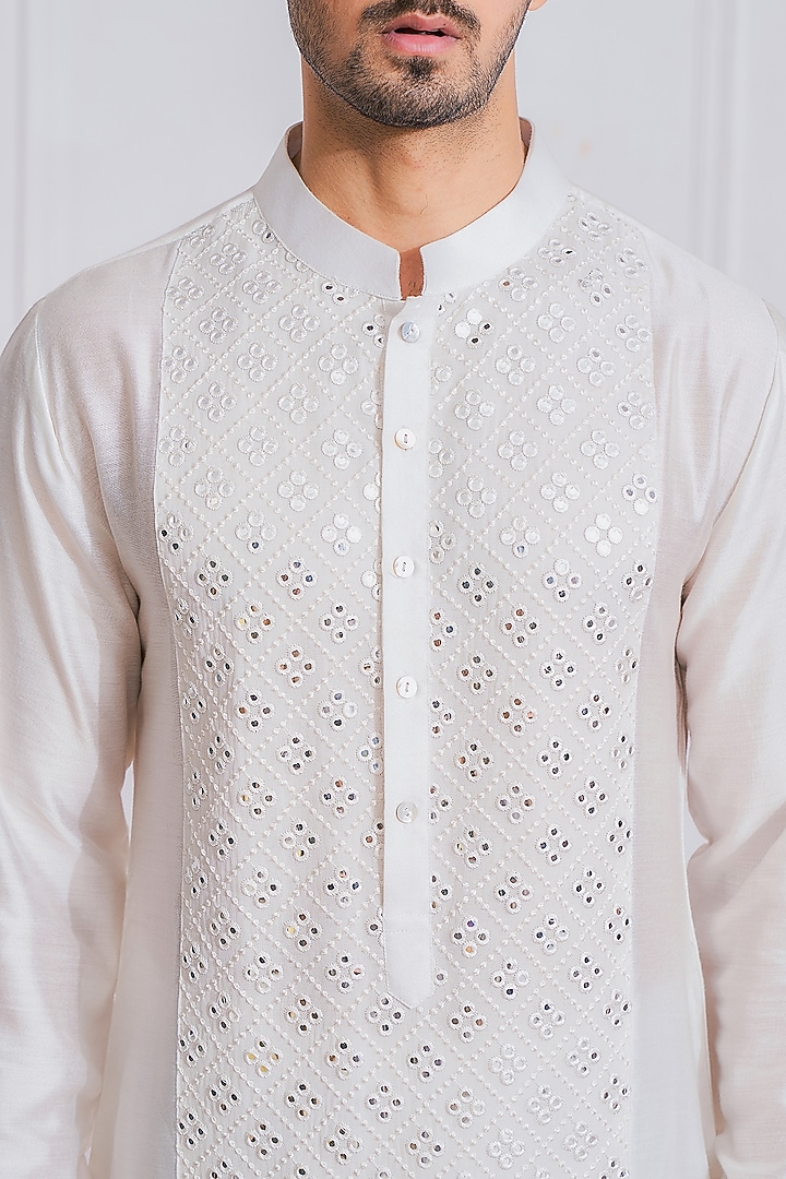 Off-White Embroidered Kurta Set by Ankit V Kapoor at Pernia's Pop Up Shop