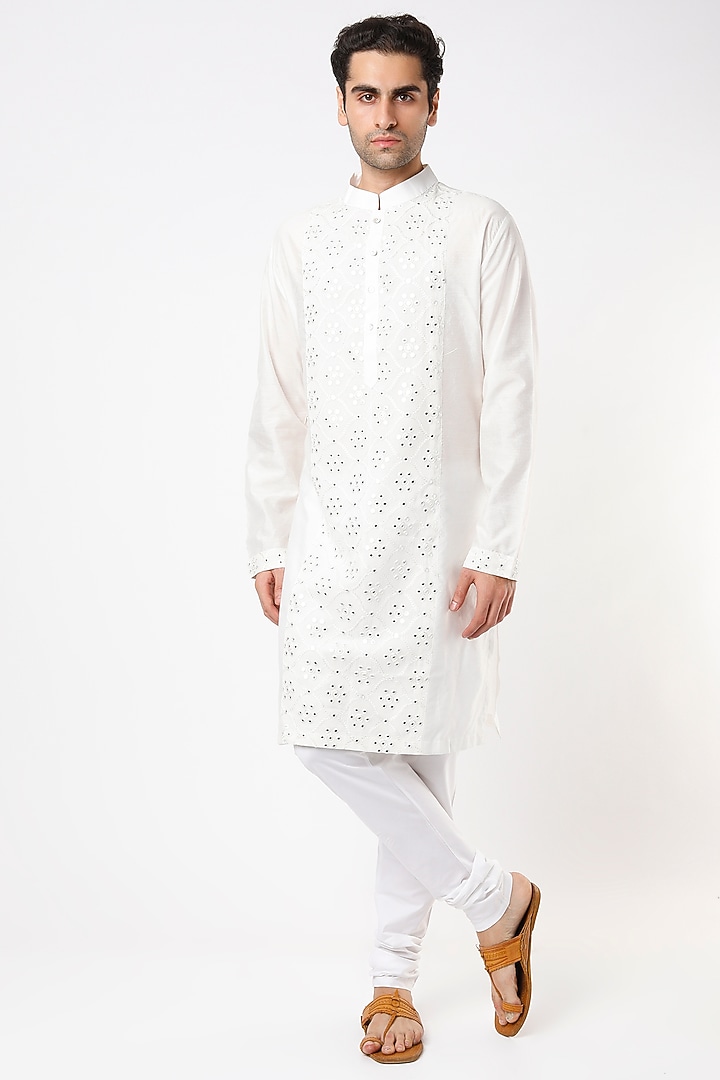 Off-White Embroidered Kurta Set by Ankit V Kapoor at Pernia's Pop Up Shop