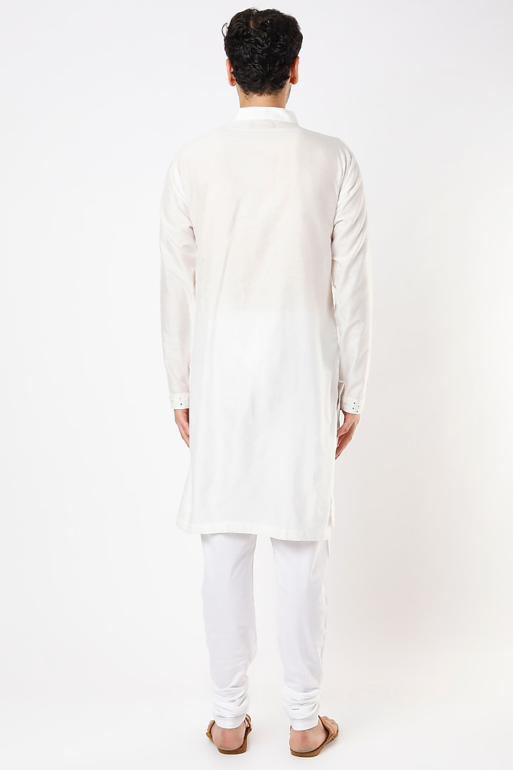 Off-White Embroidered Kurta Set by Ankit V Kapoor at Pernia's Pop Up Shop