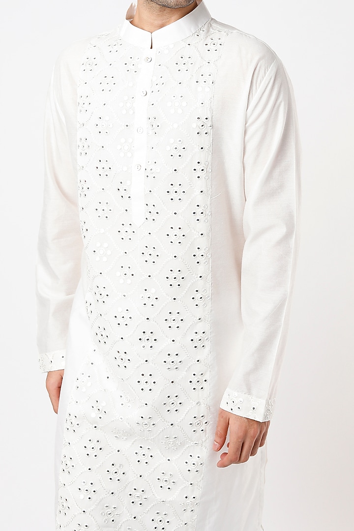 Off-White Embroidered Kurta Set by Ankit V Kapoor at Pernia's Pop Up Shop