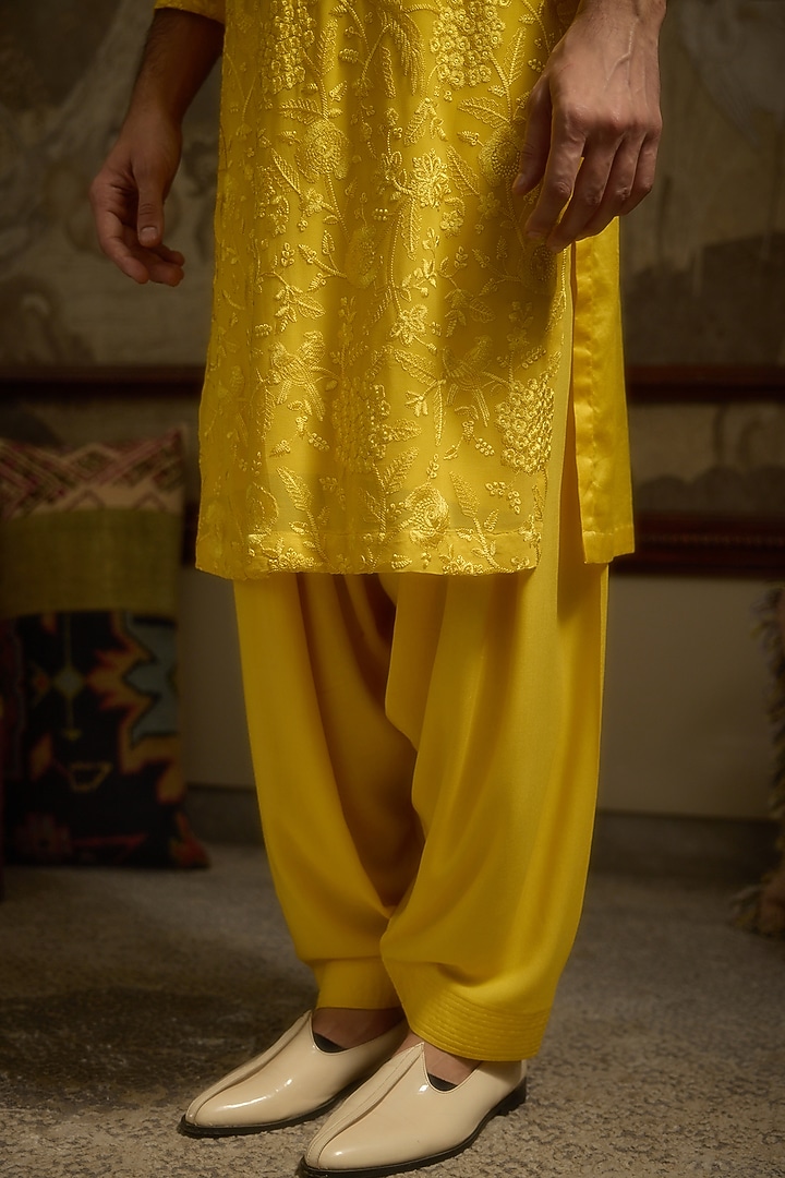 Yellow Georgette Machine Embroidered Kurta Set by Ankit V Kapoor at Pernia's Pop Up Shop