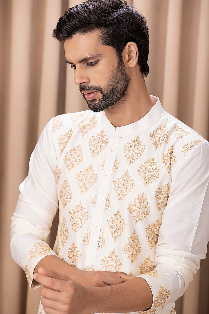 Ivory Cotton Silk Machine Embroidered Kurta Set by Ankit V Kapoor at Pernia's Pop Up Shop