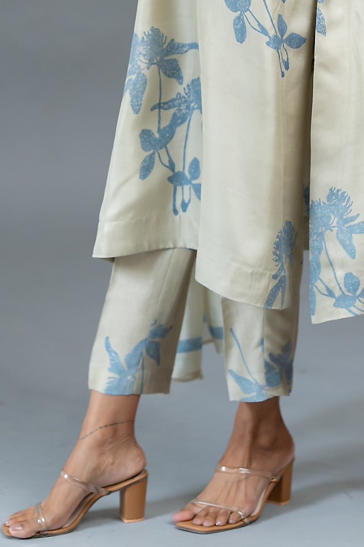 Ivory Dupion Silk Kurta Set by Avni Bhuva at Pernia's Pop Up Shop
