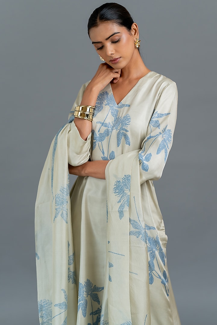 Ivory Dupion Silk Kurta Set by Avni Bhuva at Pernia's Pop Up Shop