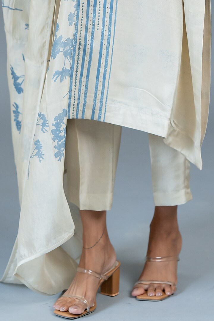 Ivory Dupion Silk Kurta Set by Avni Bhuva at Pernia's Pop Up Shop