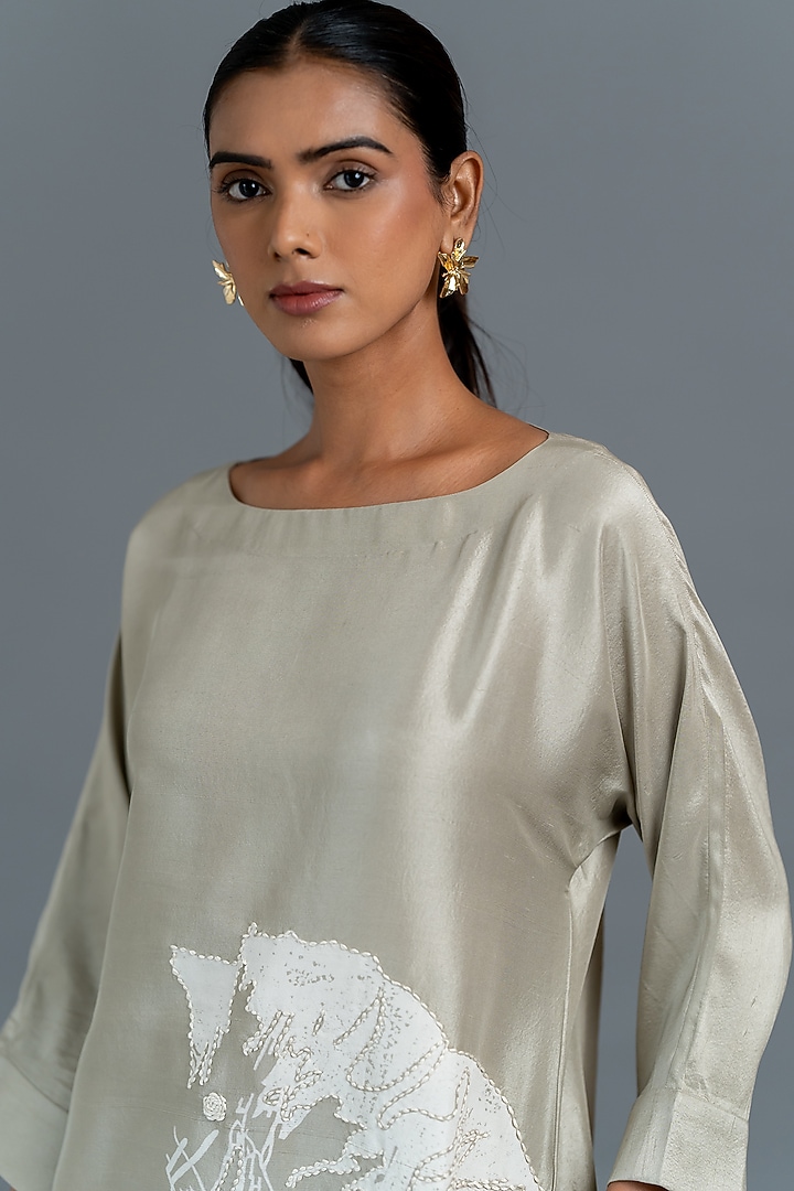 Ivory Dupion Silk Kurta Set by Avni Bhuva at Pernia's Pop Up Shop