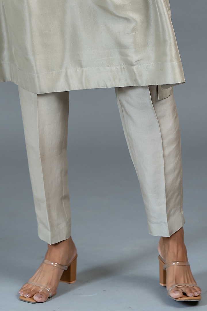 Ivory Dupion Silk Kurta Set by Avni Bhuva at Pernia's Pop Up Shop