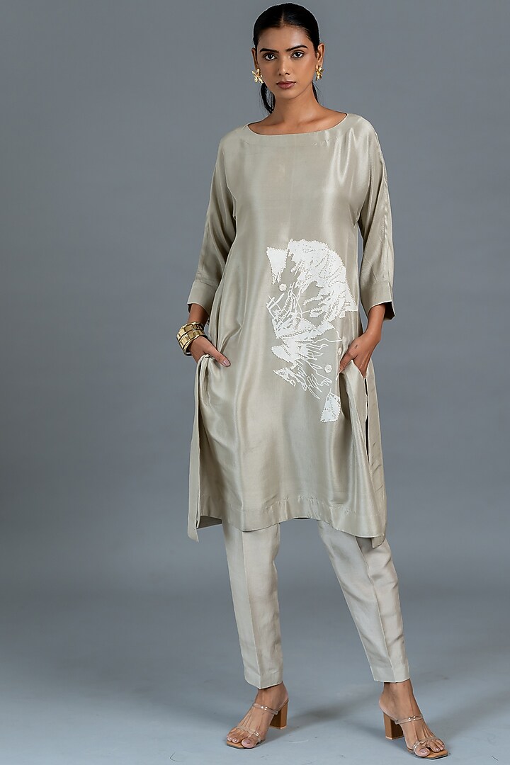 Ivory Dupion Silk Kurta Set by Avni Bhuva at Pernia's Pop Up Shop