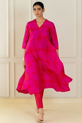 Pink Dupion Silk Kurta Set by Avni Bhuva