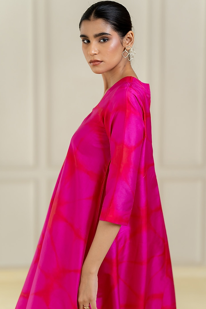 Pink Dupion Silk Kurta Set by Avni Bhuva at Pernia's Pop Up Shop