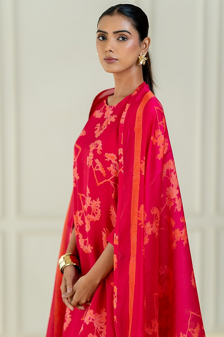 Red Dupion Silk Kurta Set by Avni Bhuva at Pernia's Pop Up Shop