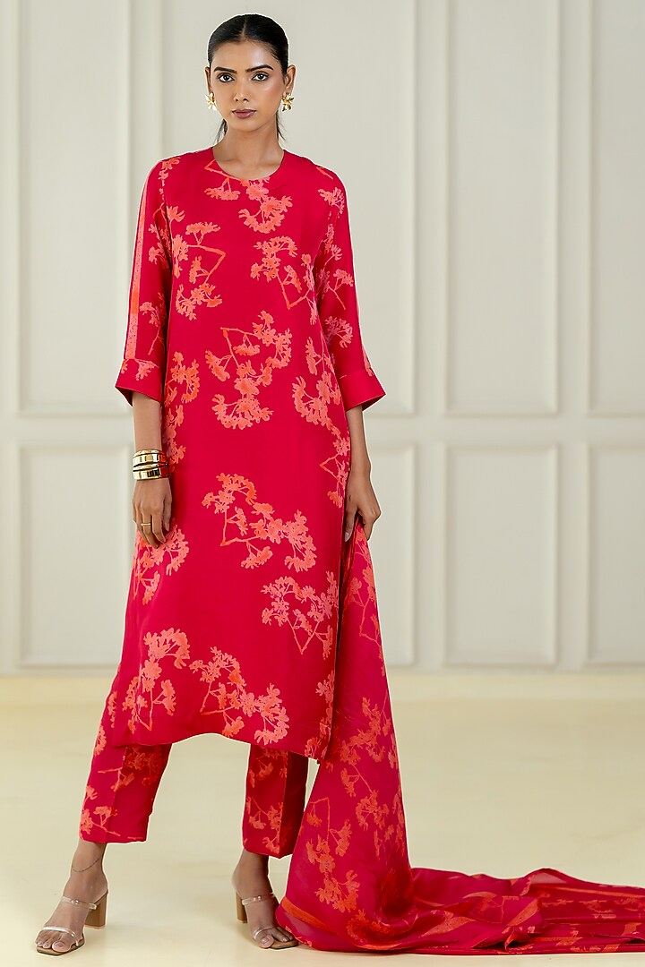 Red Dupion Silk Kurta Set by Avni Bhuva at Pernia's Pop Up Shop