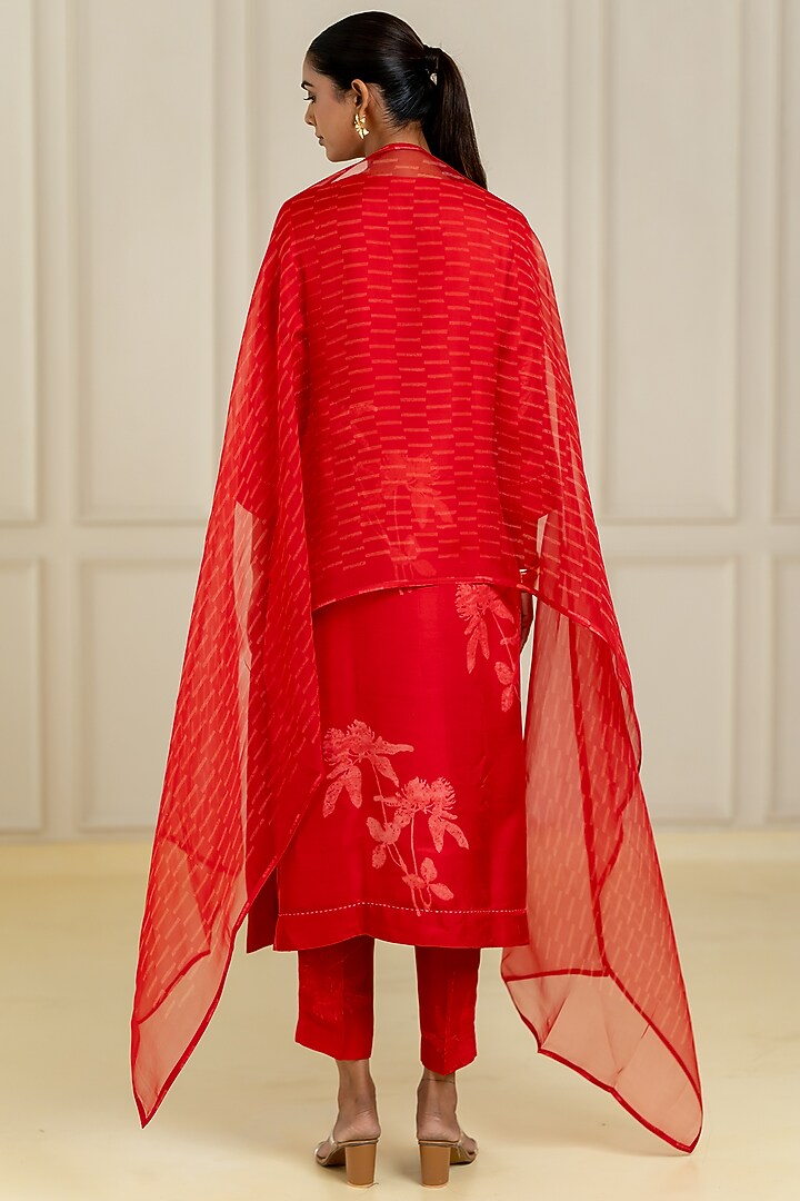 Red Dupion Silk Kurta Set by Avni Bhuva at Pernia's Pop Up Shop