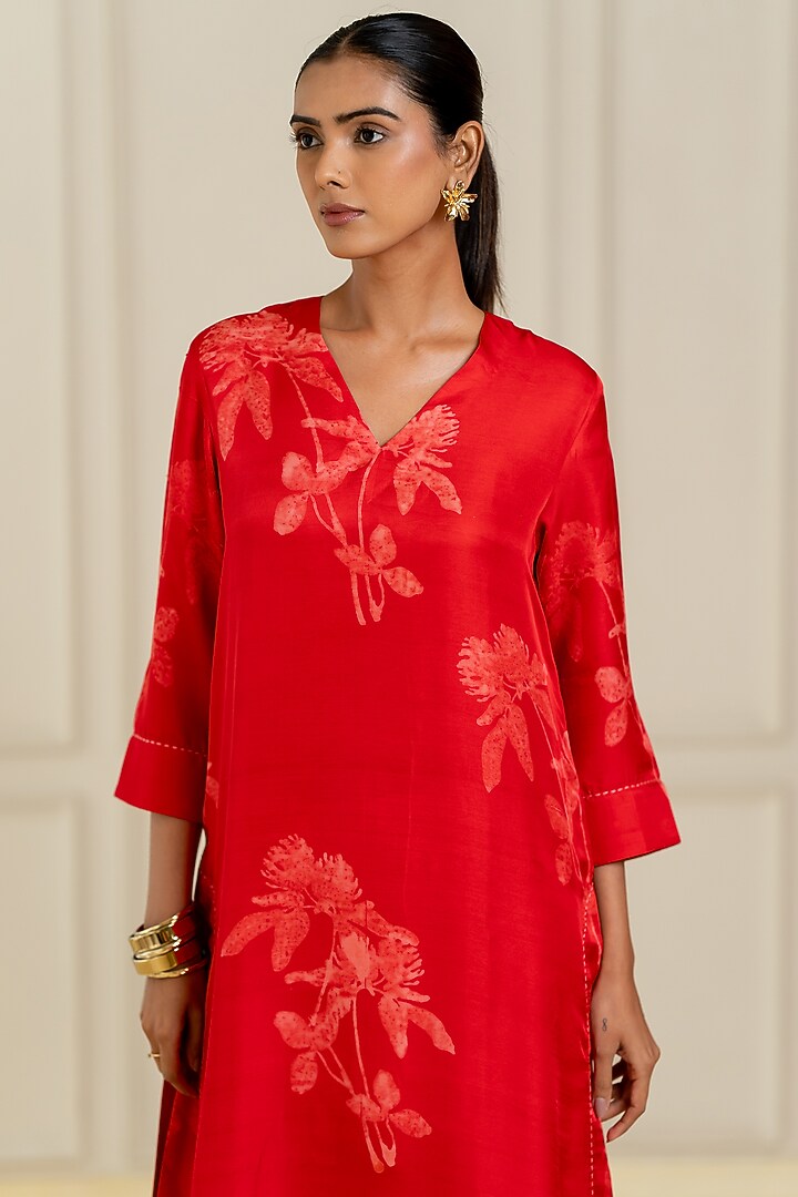 Red Dupion Silk Kurta Set by Avni Bhuva at Pernia's Pop Up Shop