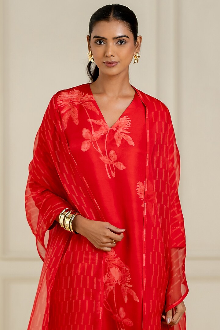 Red Dupion Silk Kurta Set by Avni Bhuva at Pernia's Pop Up Shop