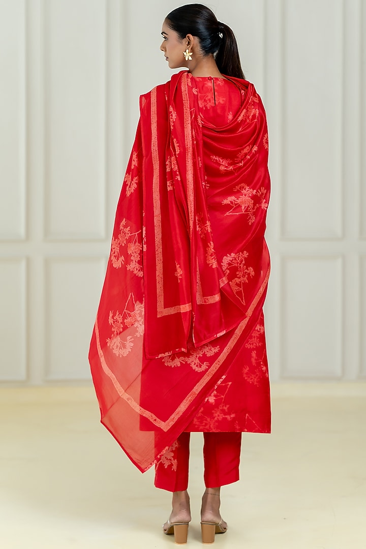 Red Dupion Silk Kurta Set by Avni Bhuva at Pernia's Pop Up Shop