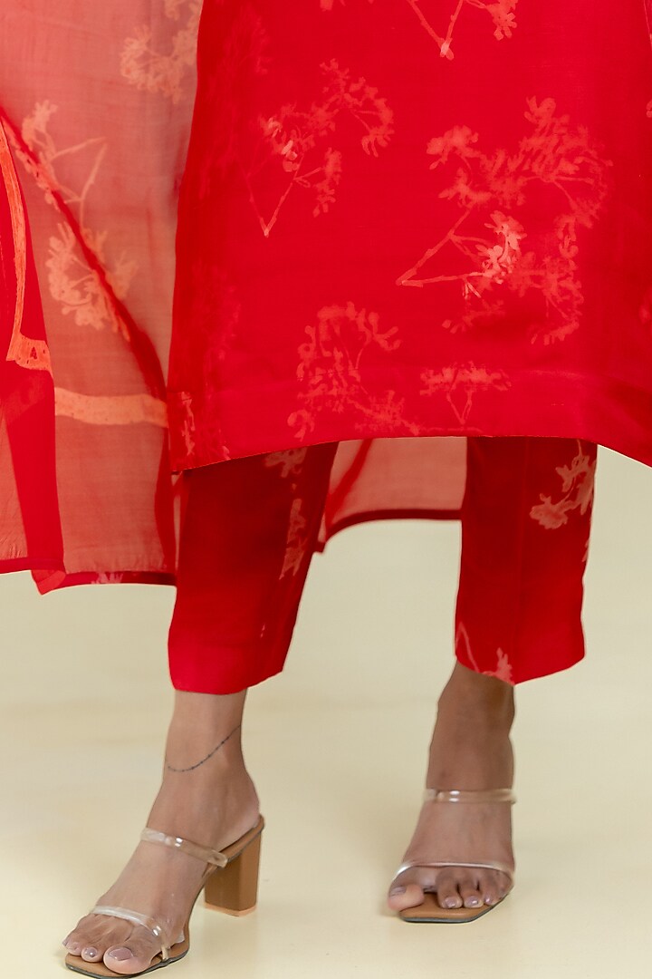 Red Dupion Silk Kurta Set by Avni Bhuva at Pernia's Pop Up Shop