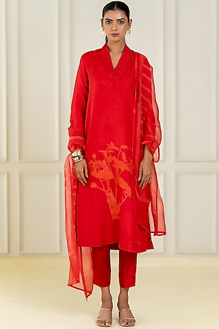 Red Dupion Silk Kurta Set by Avni Bhuva