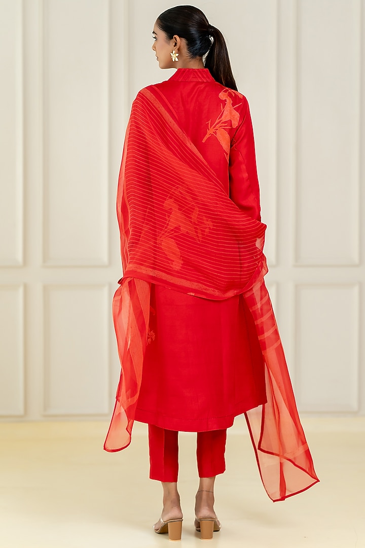 Red Dupion Silk Kurta Set by Avni Bhuva at Pernia's Pop Up Shop