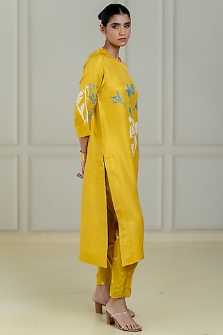 Yellow Dupion Silk Kurta Set by Avni Bhuva