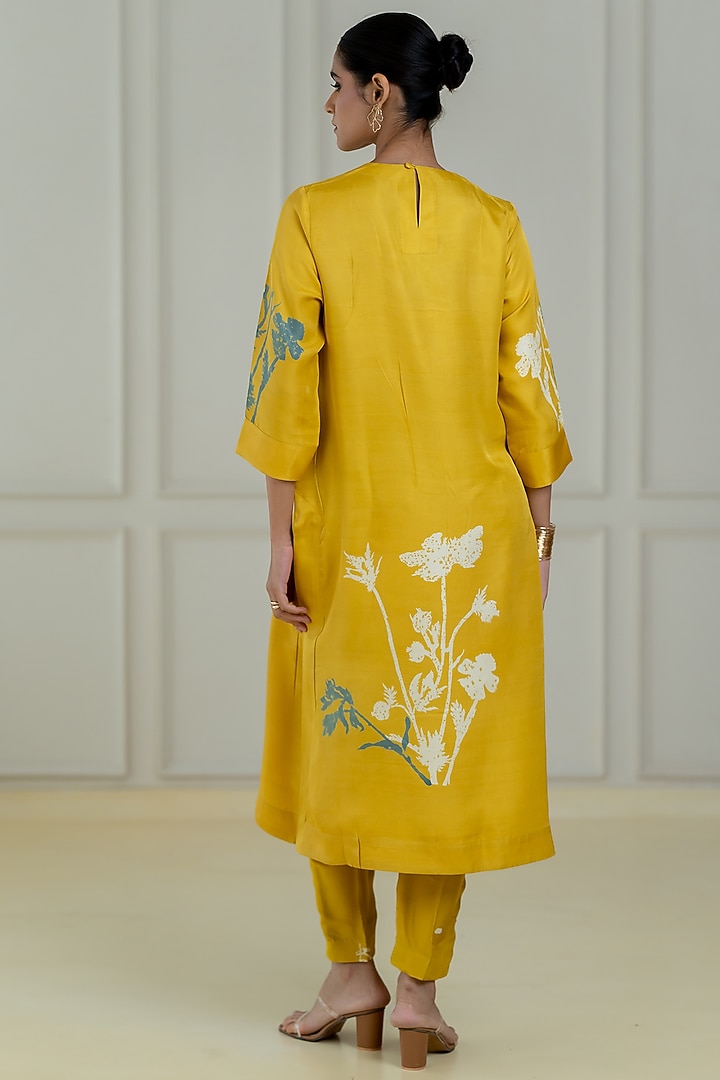 Yellow Dupion Silk Kurta Set by Avni Bhuva at Pernia's Pop Up Shop