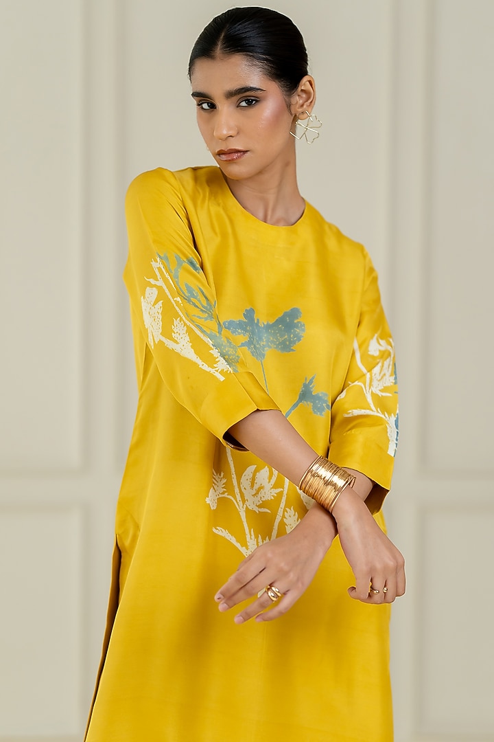 Yellow Dupion Silk Kurta Set by Avni Bhuva at Pernia's Pop Up Shop