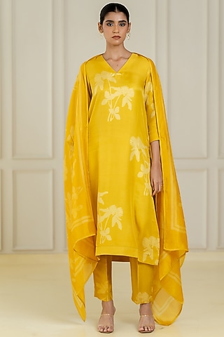 Yellow Dupion Silk Kurta Set by Avni Bhuva