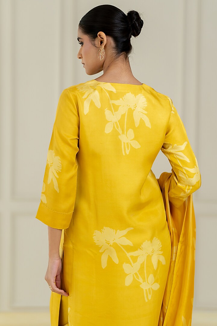 Yellow Dupion Silk Kurta Set by Avni Bhuva at Pernia's Pop Up Shop