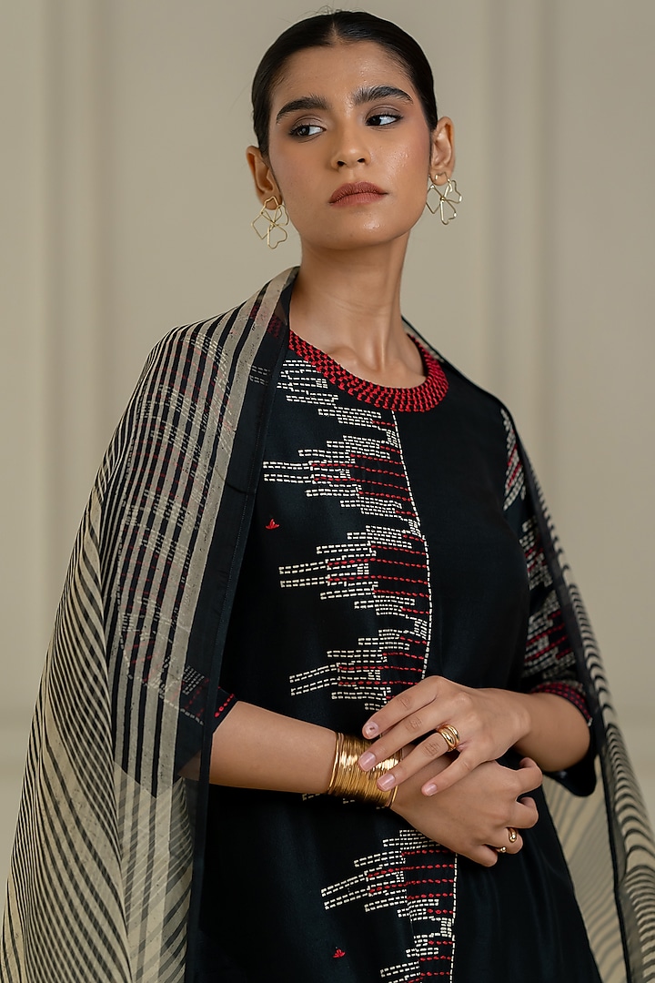 Black Dupion Silk Kurta Set by Avni Bhuva at Pernia's Pop Up Shop