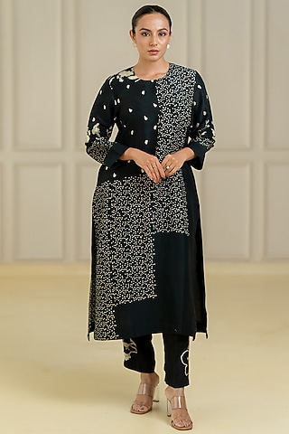 Black Dupion Silk Kurta Set by Avni Bhuva