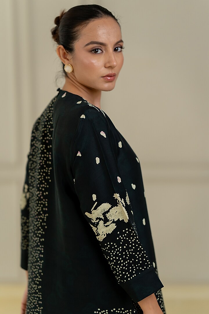 Black Dupion Silk Kurta Set by Avni Bhuva at Pernia's Pop Up Shop