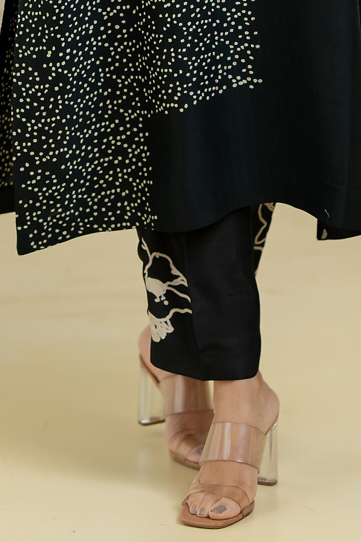 Black Dupion Silk Kurta Set by Avni Bhuva at Pernia's Pop Up Shop