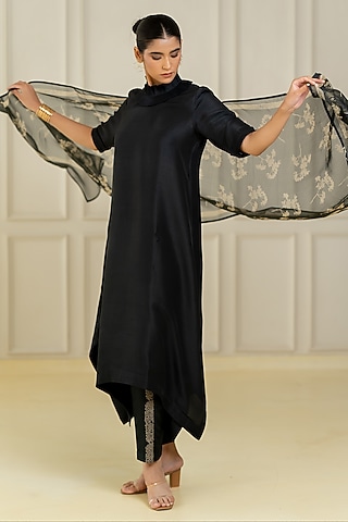Black Dupion Silk Kurta Set by Avni Bhuva