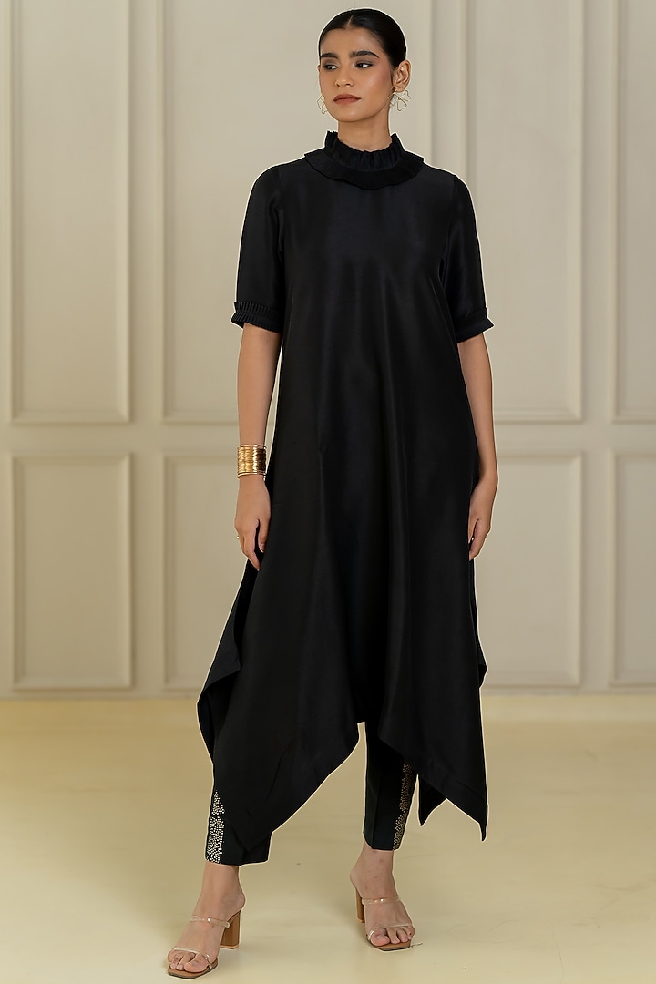Black Dupion Silk Kurta Set by Avni Bhuva at Pernia's Pop Up Shop