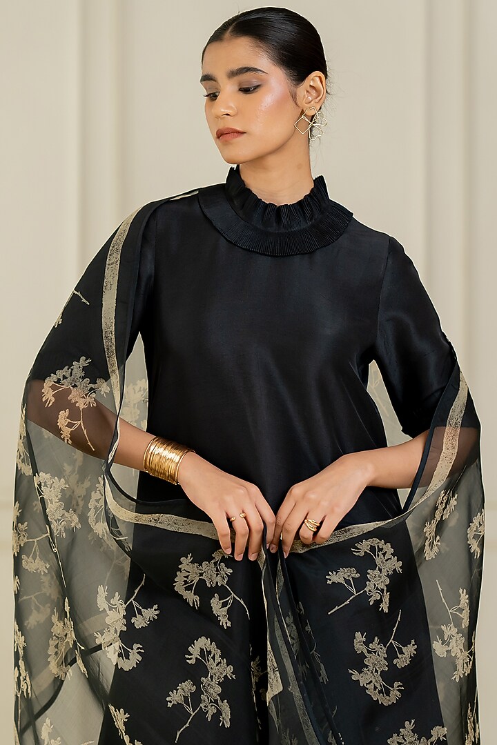 Black Dupion Silk Kurta Set by Avni Bhuva at Pernia's Pop Up Shop