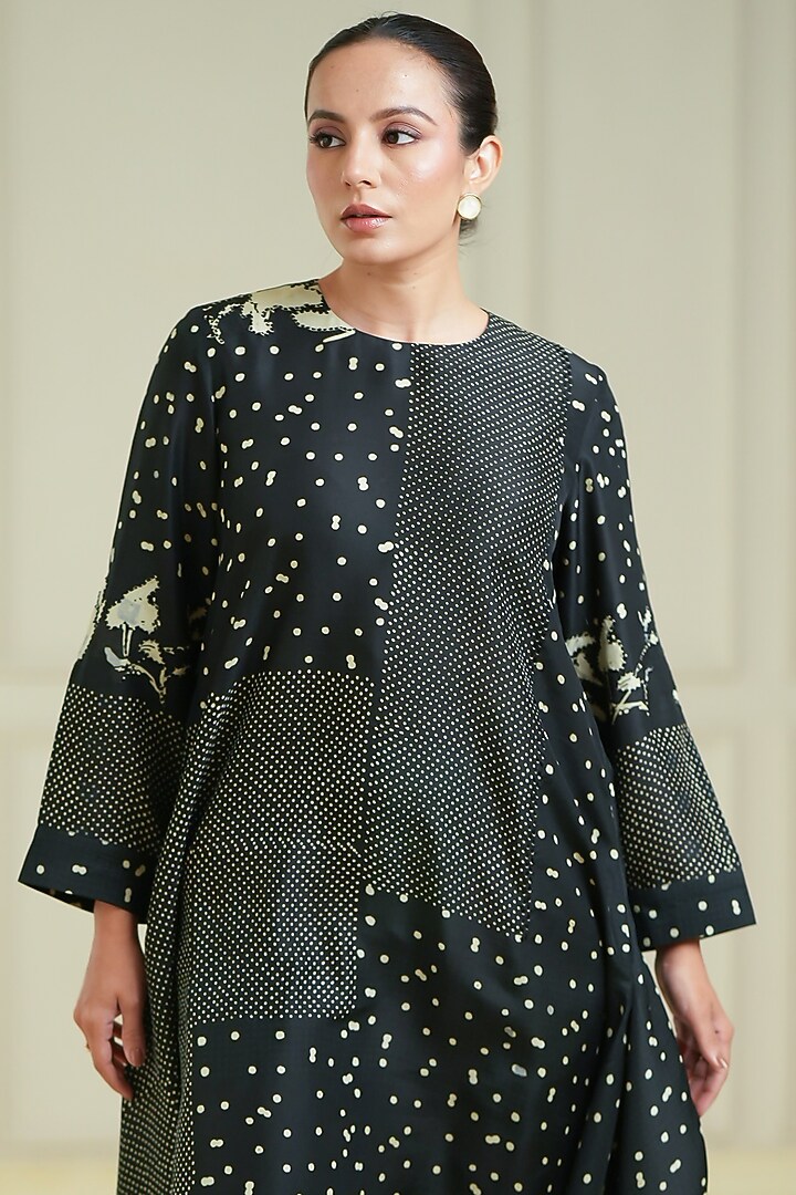 Black Dupion Silk Kurta Set by Avni Bhuva at Pernia's Pop Up Shop