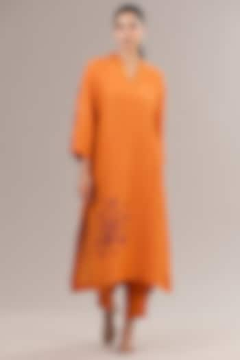 Orange Crepe Linen Printed Kurta Set by Avni Bhuva at Pernia's Pop Up Shop