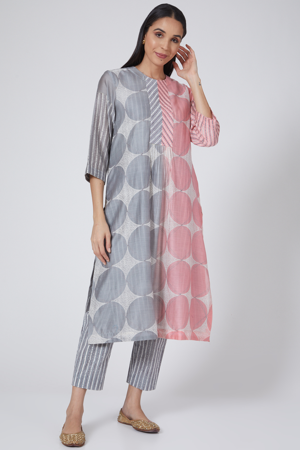 Grey Kurta Set With Print by Avni Bhuva at Pernia's Pop Up Shop