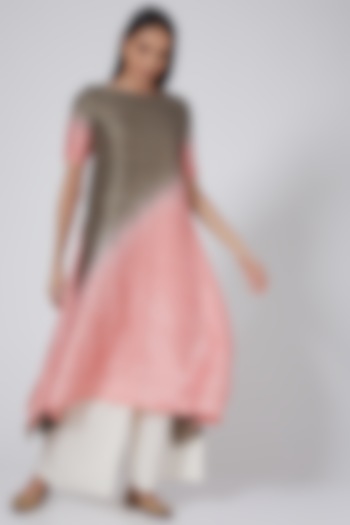 Grey Asymmetrical Kurta by Avni Bhuva at Pernia's Pop Up Shop