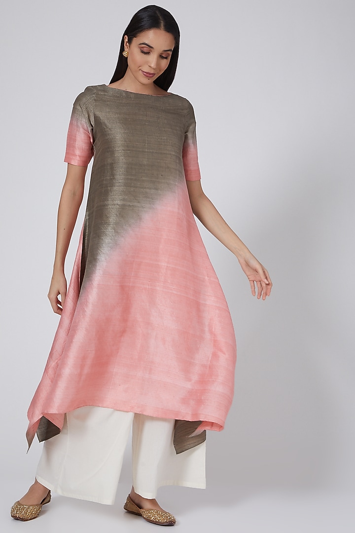 Grey Asymmetrical Kurta by Avni Bhuva at Pernia's Pop Up Shop