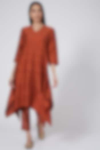 Orange Dupion Silk Kurta Set by Avni Bhuva at Pernia's Pop Up Shop