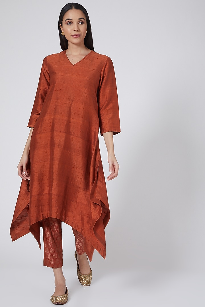 Orange Dupion Silk Kurta Set by Avni Bhuva at Pernia's Pop Up Shop