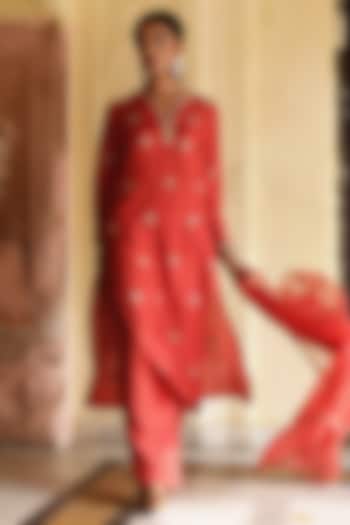 Red Pure Handloom Mulberry Silk Resham Boota Embroidered Kurta Set by Avacara at Pernia's Pop Up Shop