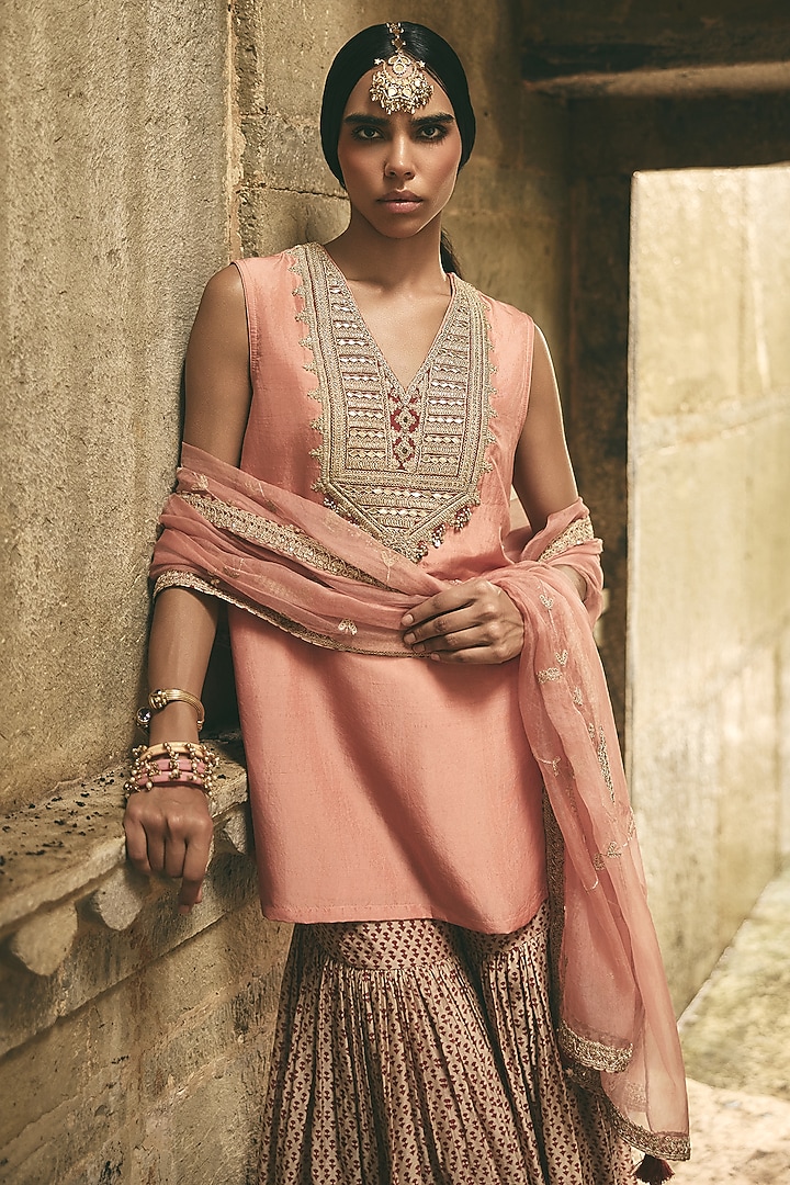 Pink Silk Short Kurta Set by Avacara at Pernia's Pop Up Shop