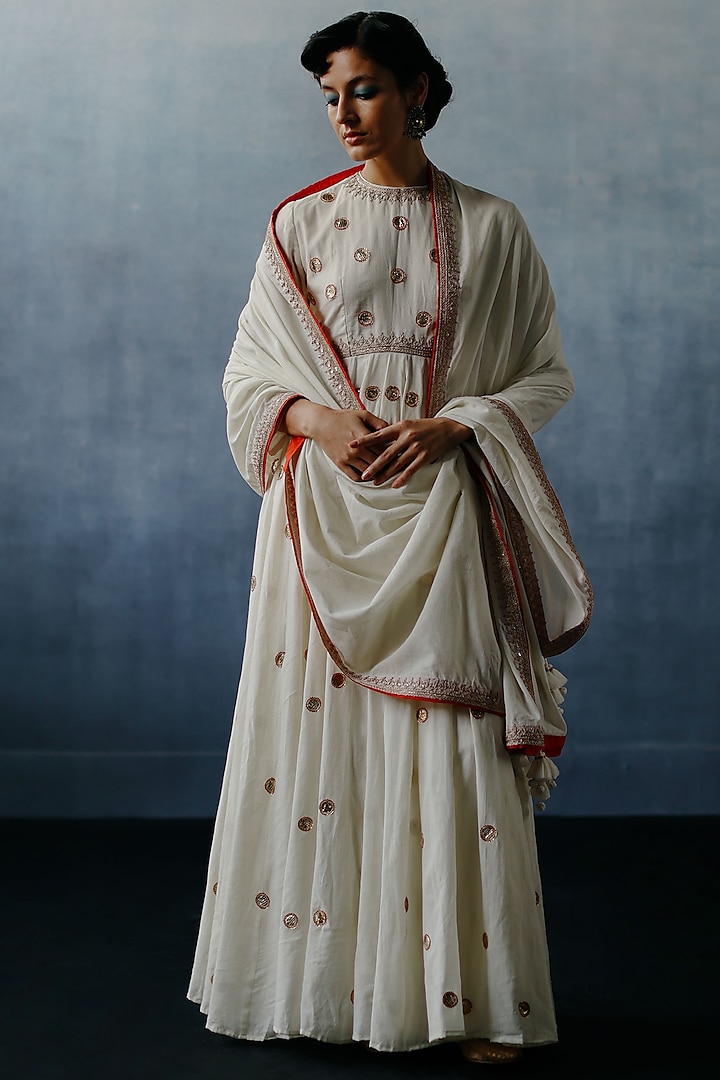White Handloom Muslin Cotton Dori & Gota Work Anarkali Set by Avacara