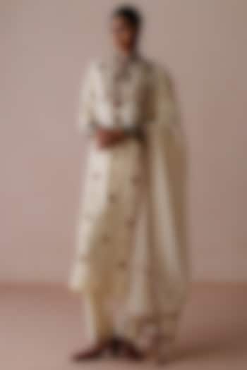 Ivory Chanderi Hand Embroidered Kurta Set by Avacara at Pernia's Pop Up Shop